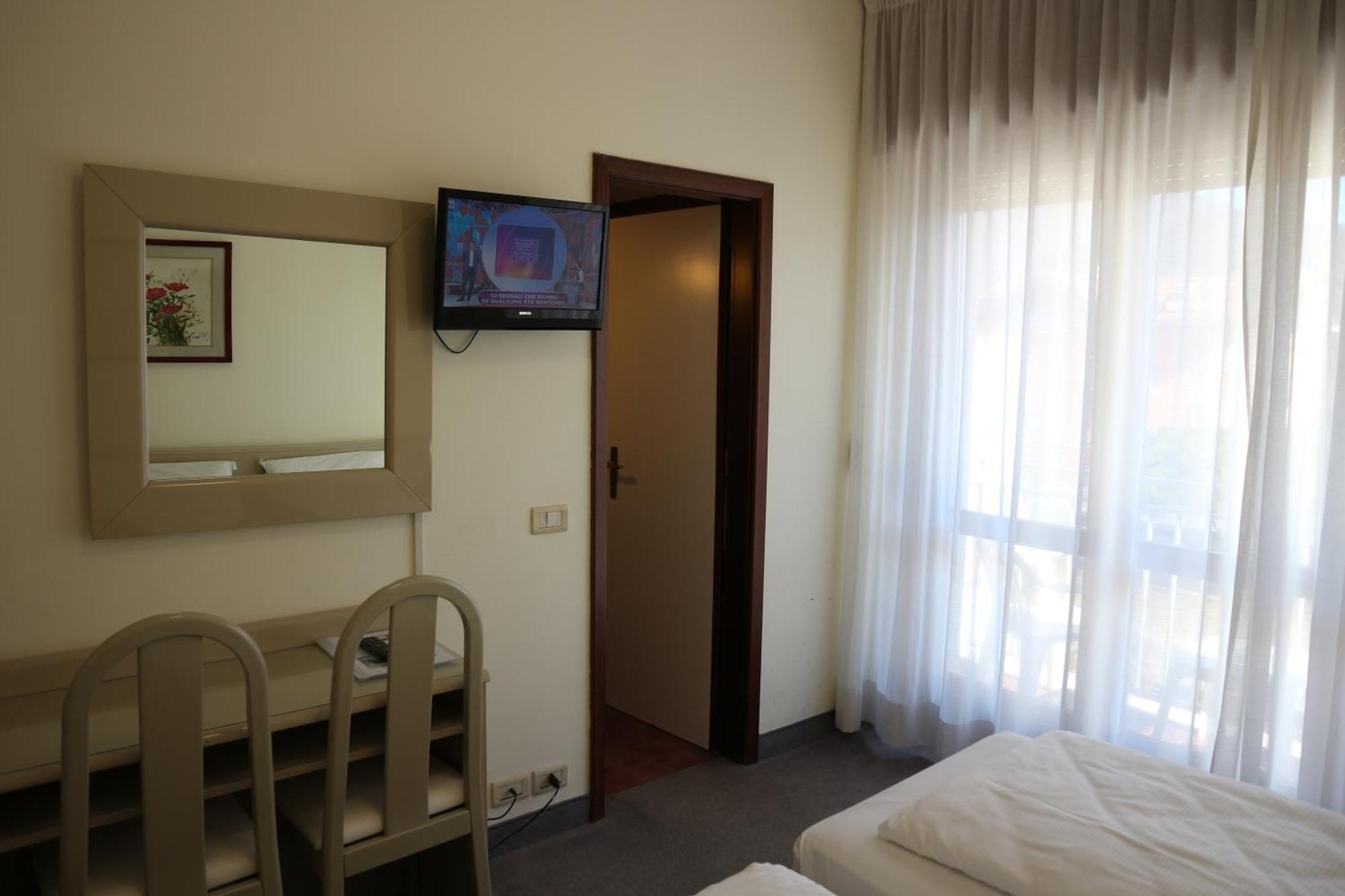 Hotel Bristol Рива-дель-Гарда Экстерьер фото