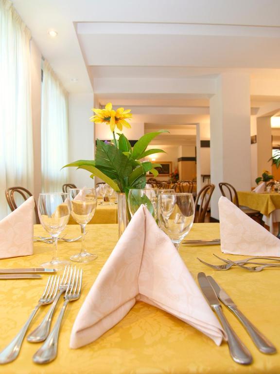 Hotel Bristol Рива-дель-Гарда Экстерьер фото