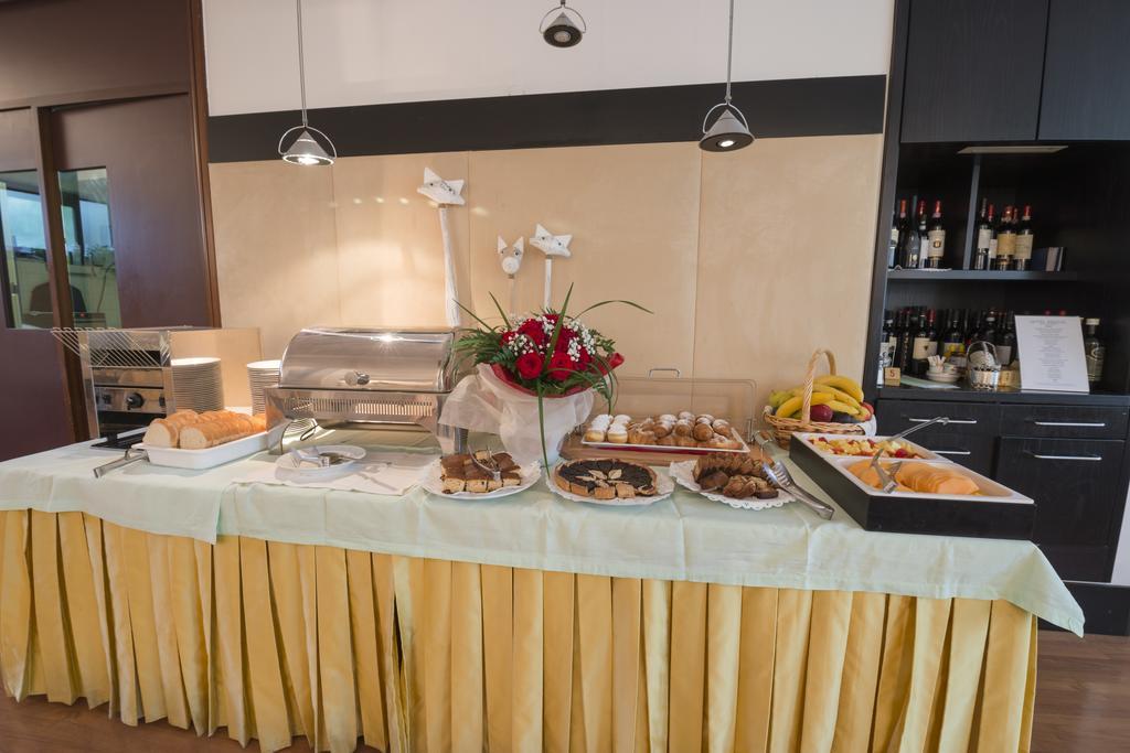 Hotel Bristol Рива-дель-Гарда Экстерьер фото