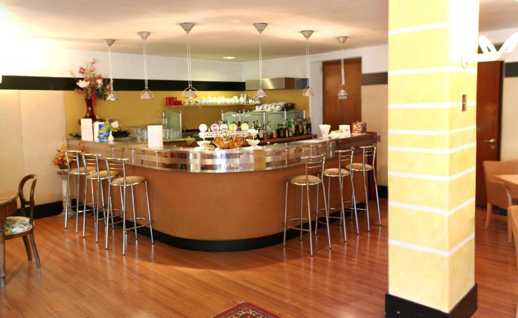 Hotel Bristol Рива-дель-Гарда Экстерьер фото