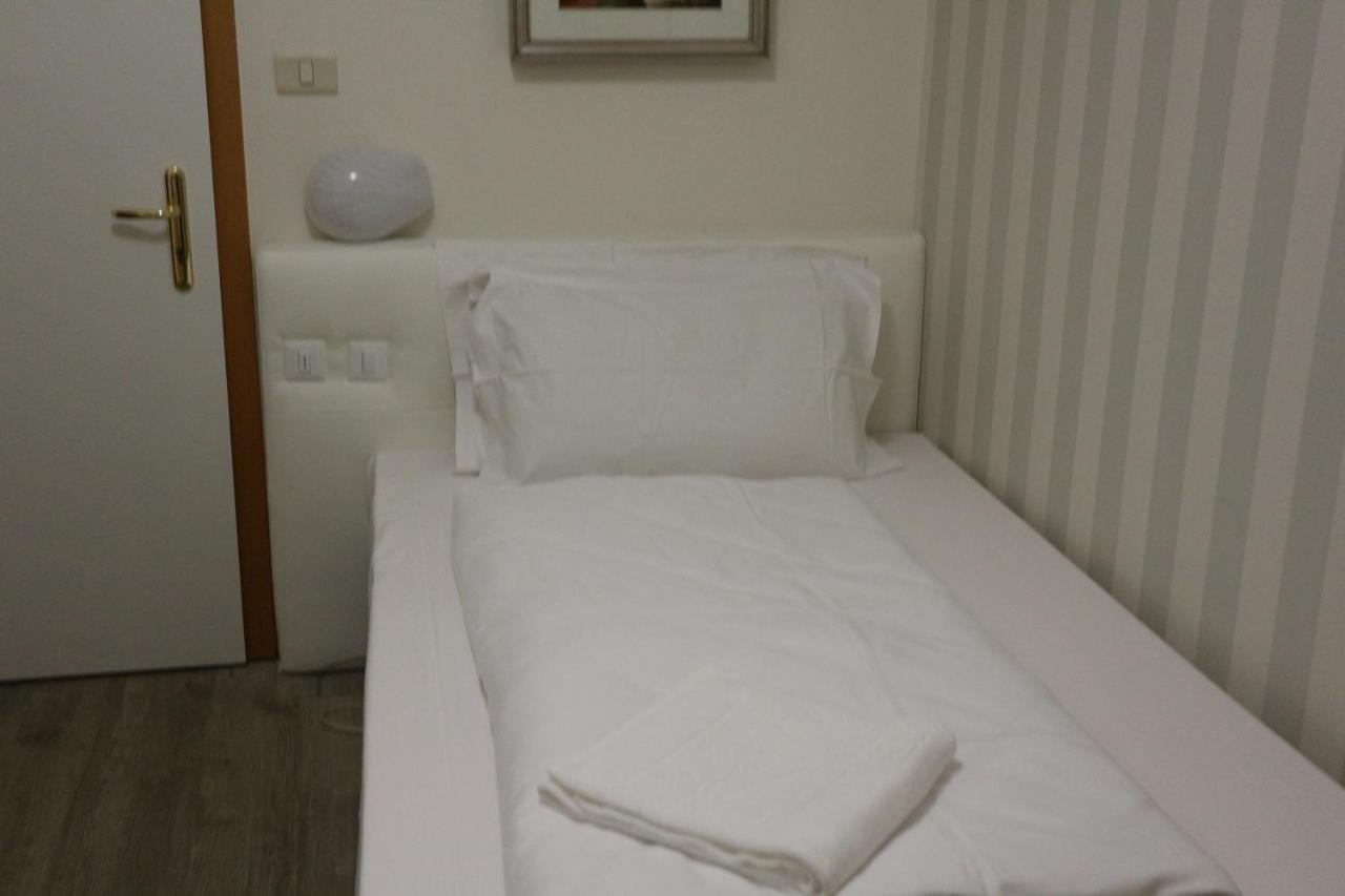 Hotel Bristol Рива-дель-Гарда Экстерьер фото